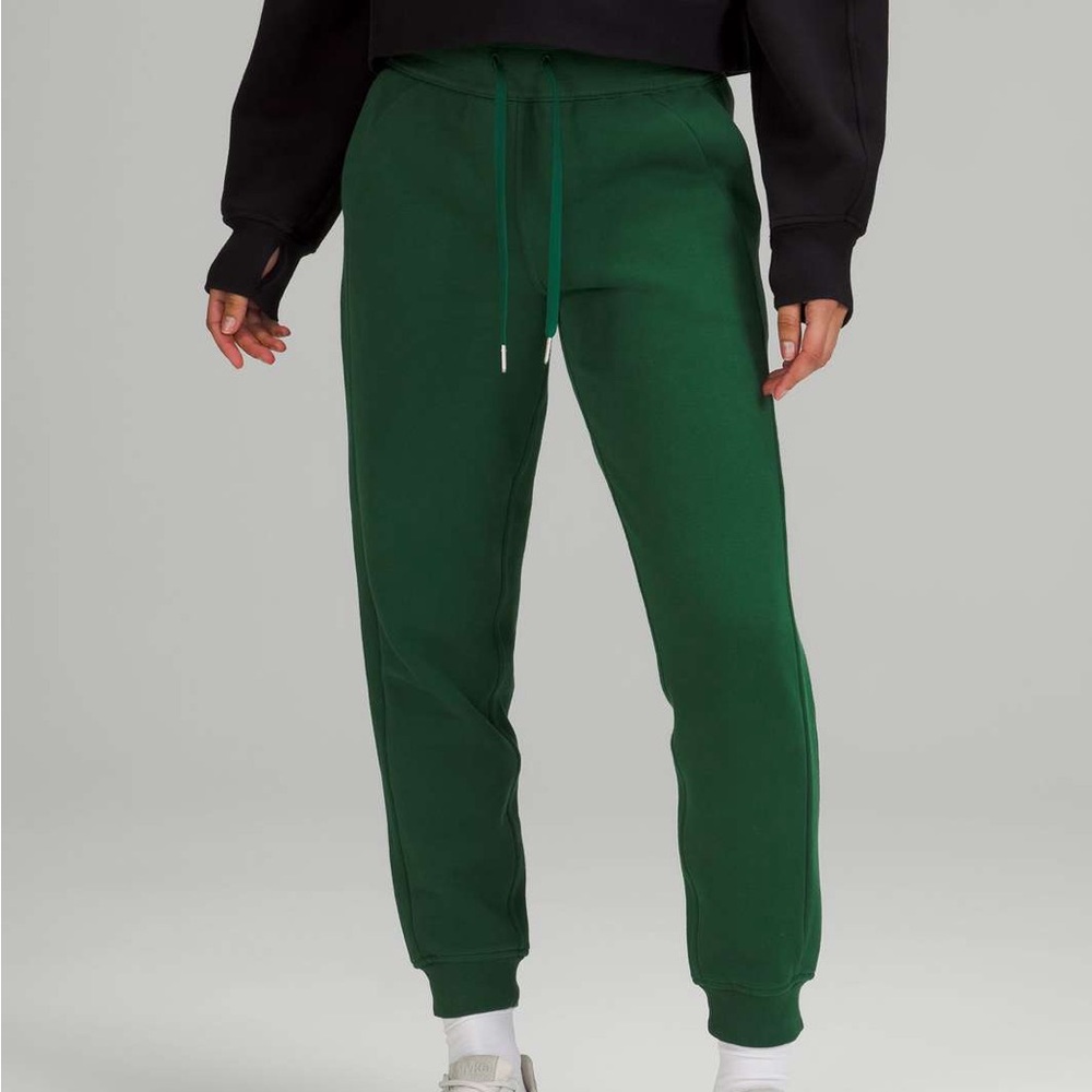 Lululemon Scuba High-Rise Jogger in Everglade Green